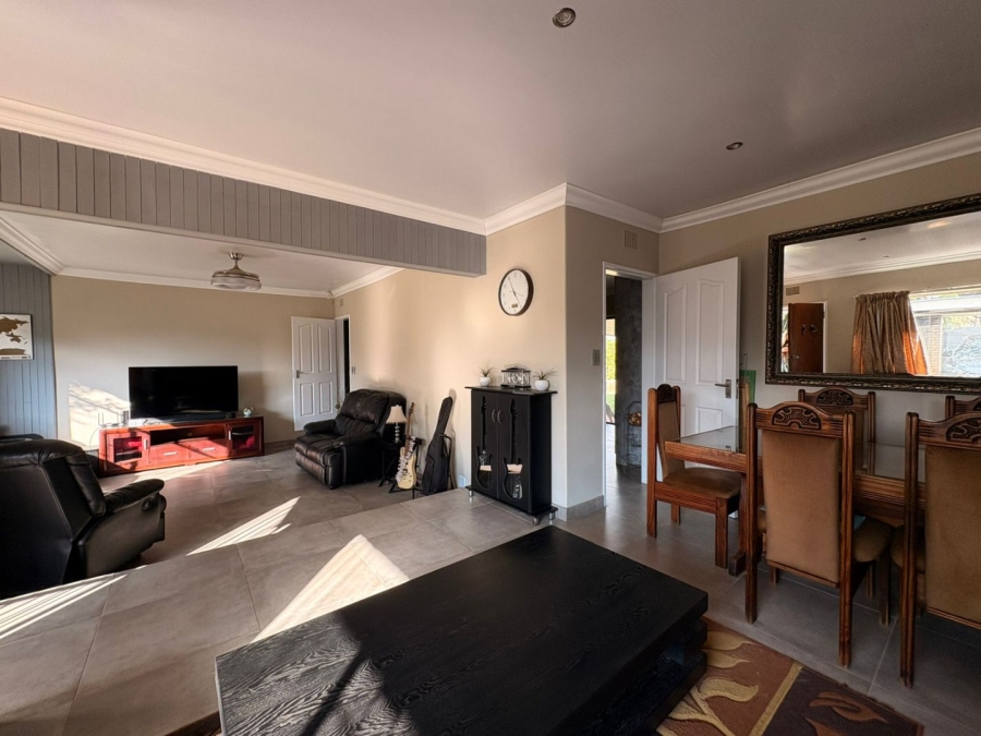 To Let 3 Bedroom Property for Rent in Flimieda North West